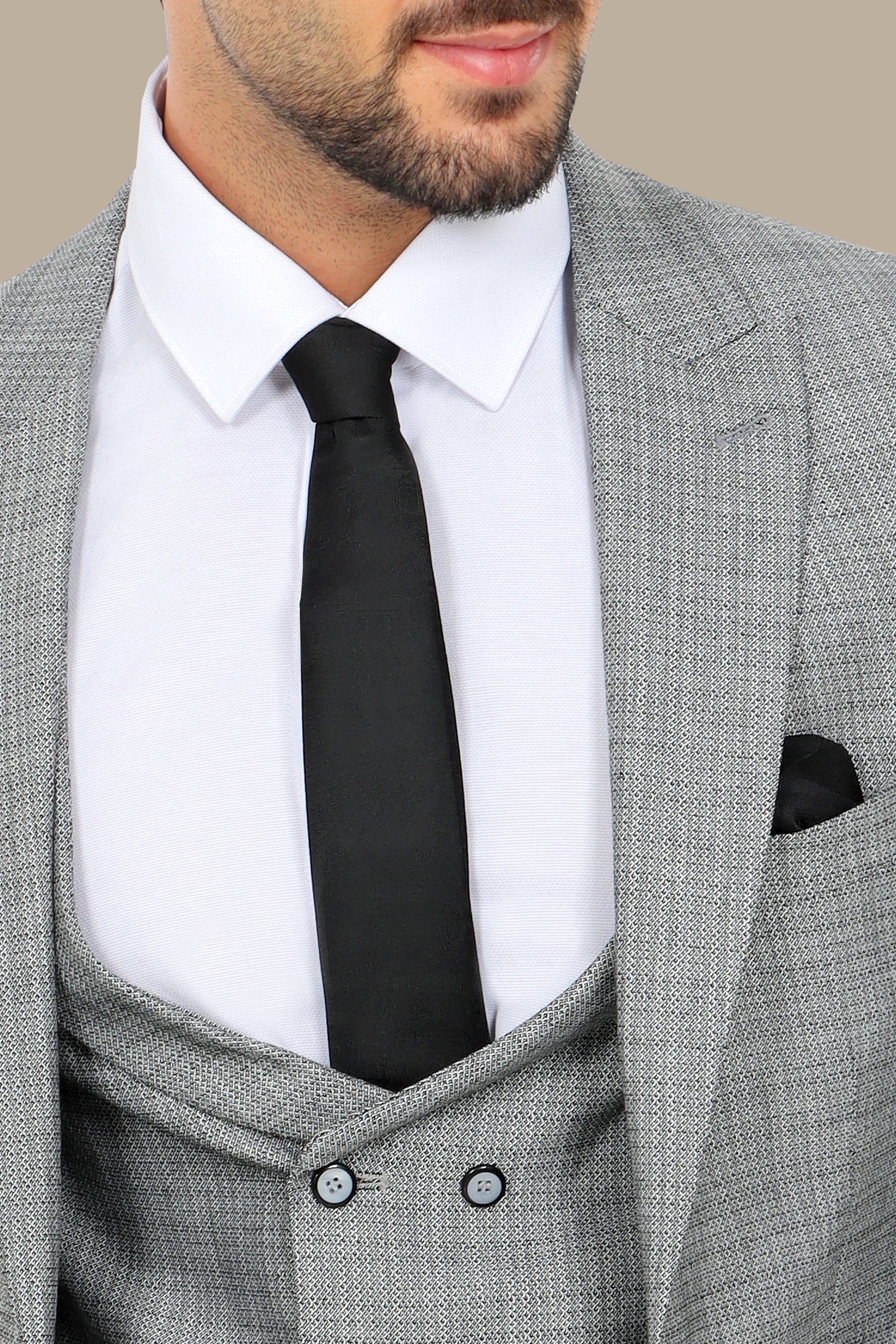 Refined Structure: 3-Piece Grey Suit with Peak Lapel