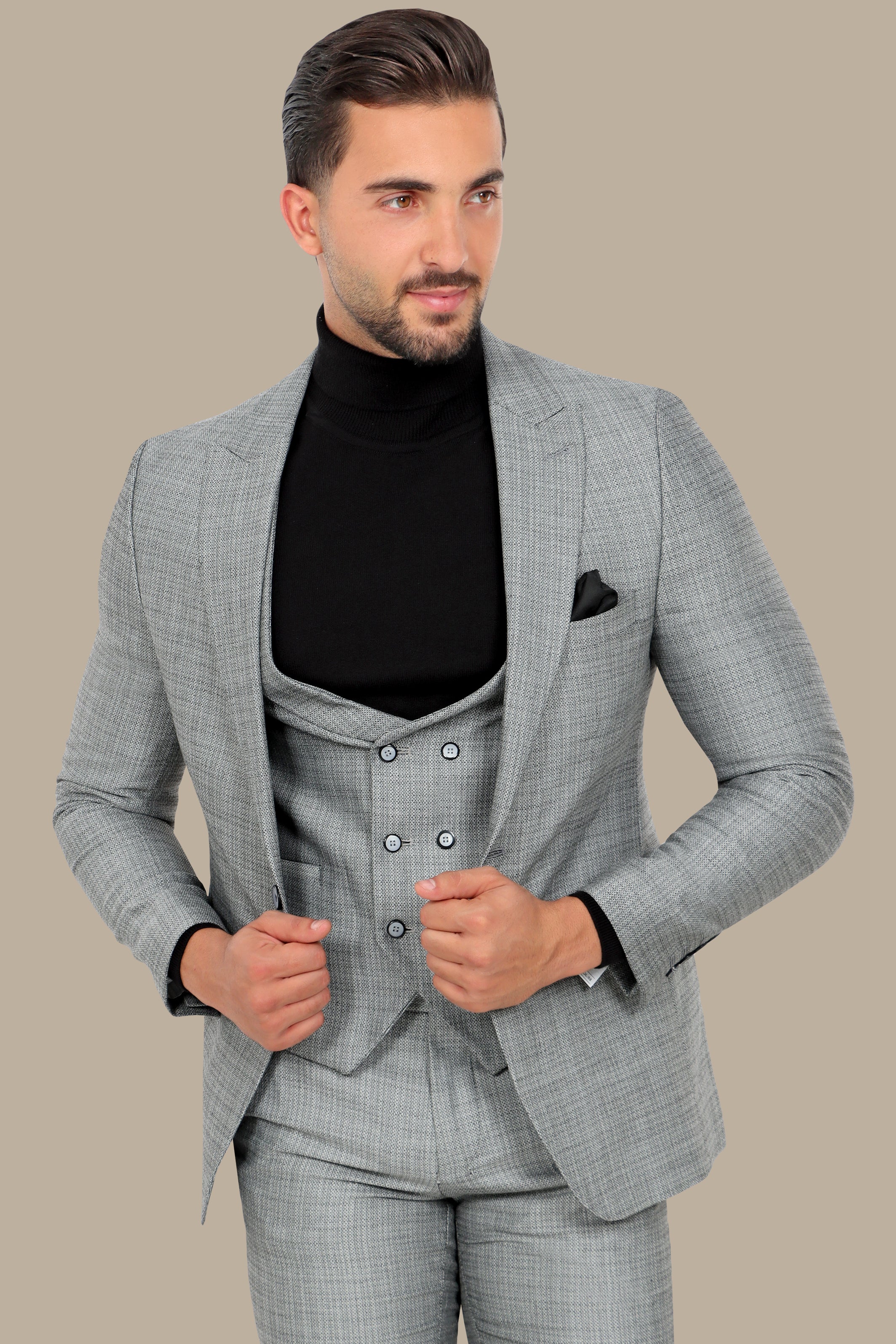 Refined Structure: 3-Piece Grey Suit with Peak Lapel