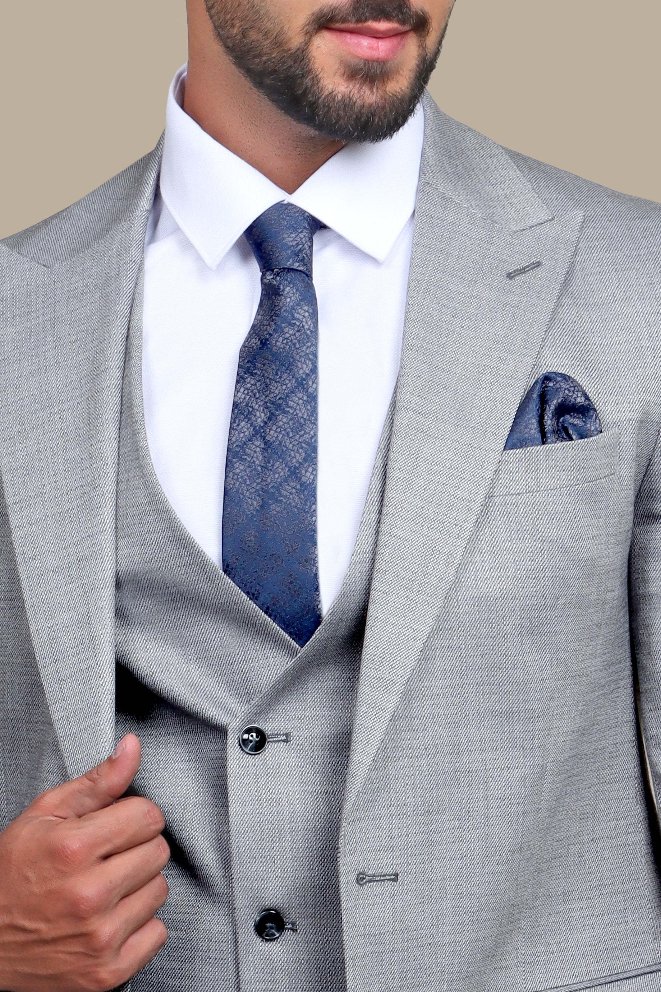 Stitched Gray Peak Lapel 3-Piece Suit: Classic Sophistication