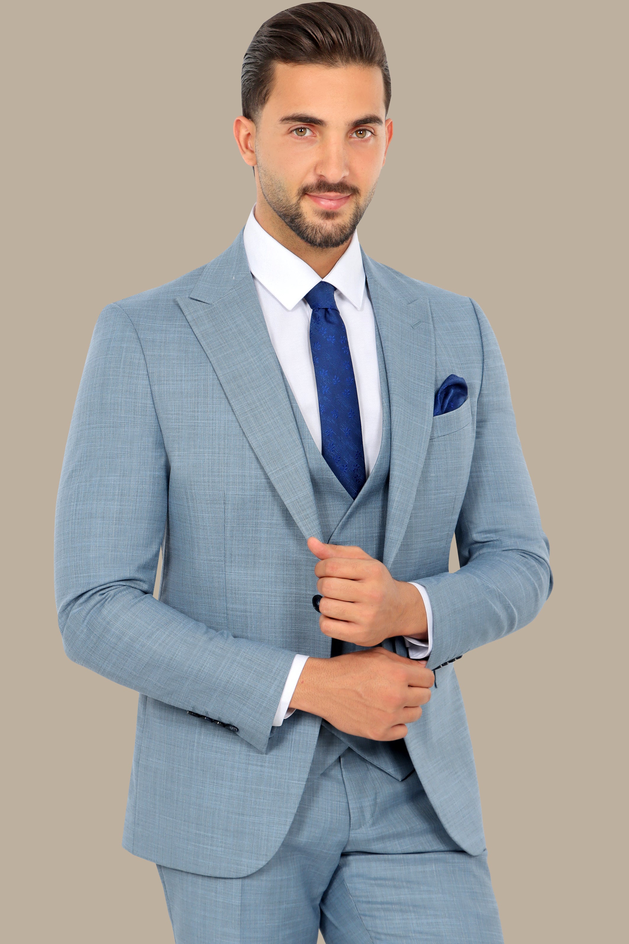 Light Blue 3-Piece Suit with Fila Fil Peak Lapel