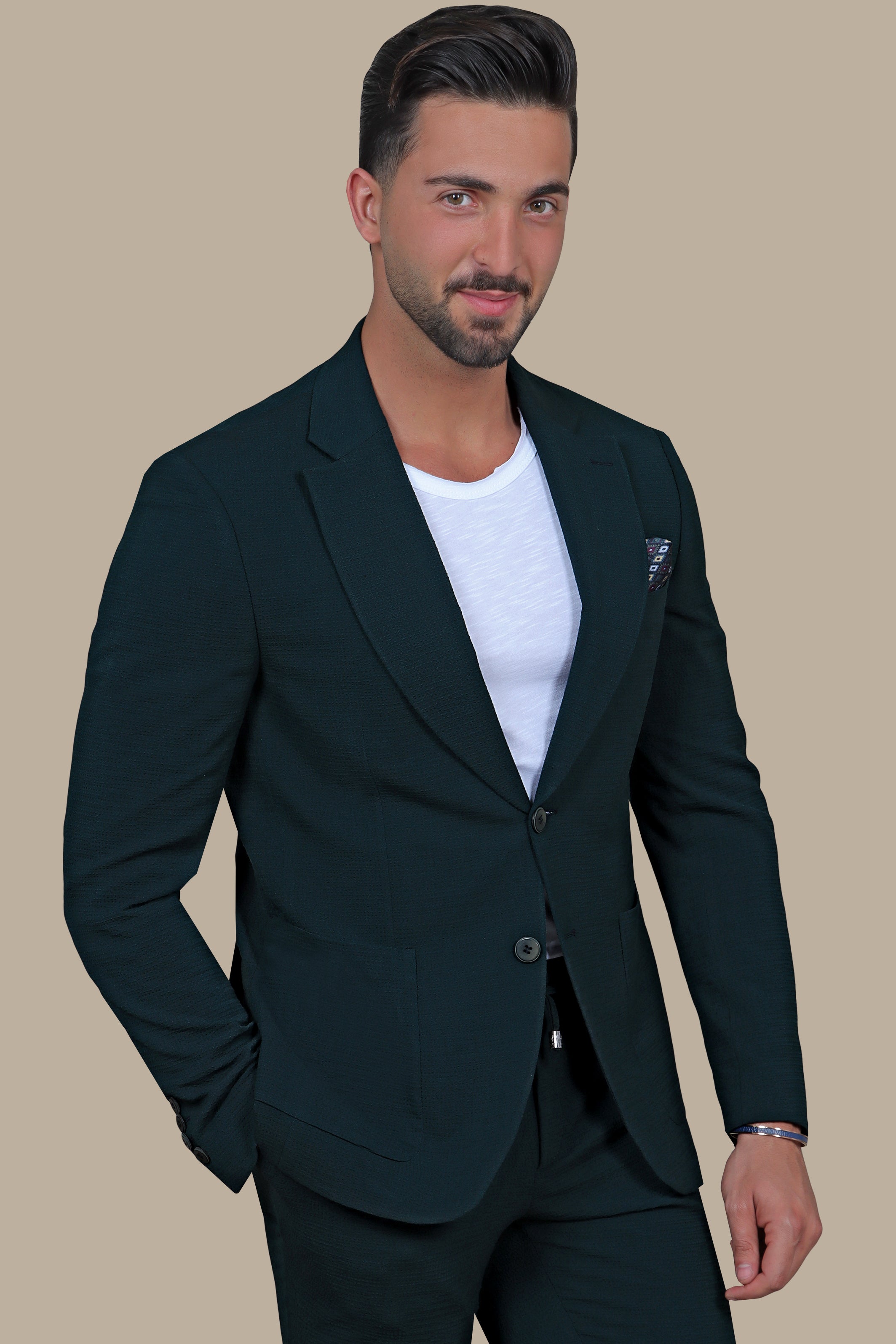 Green Oasis Travel Suit: Stylish Patch Pocket Edition