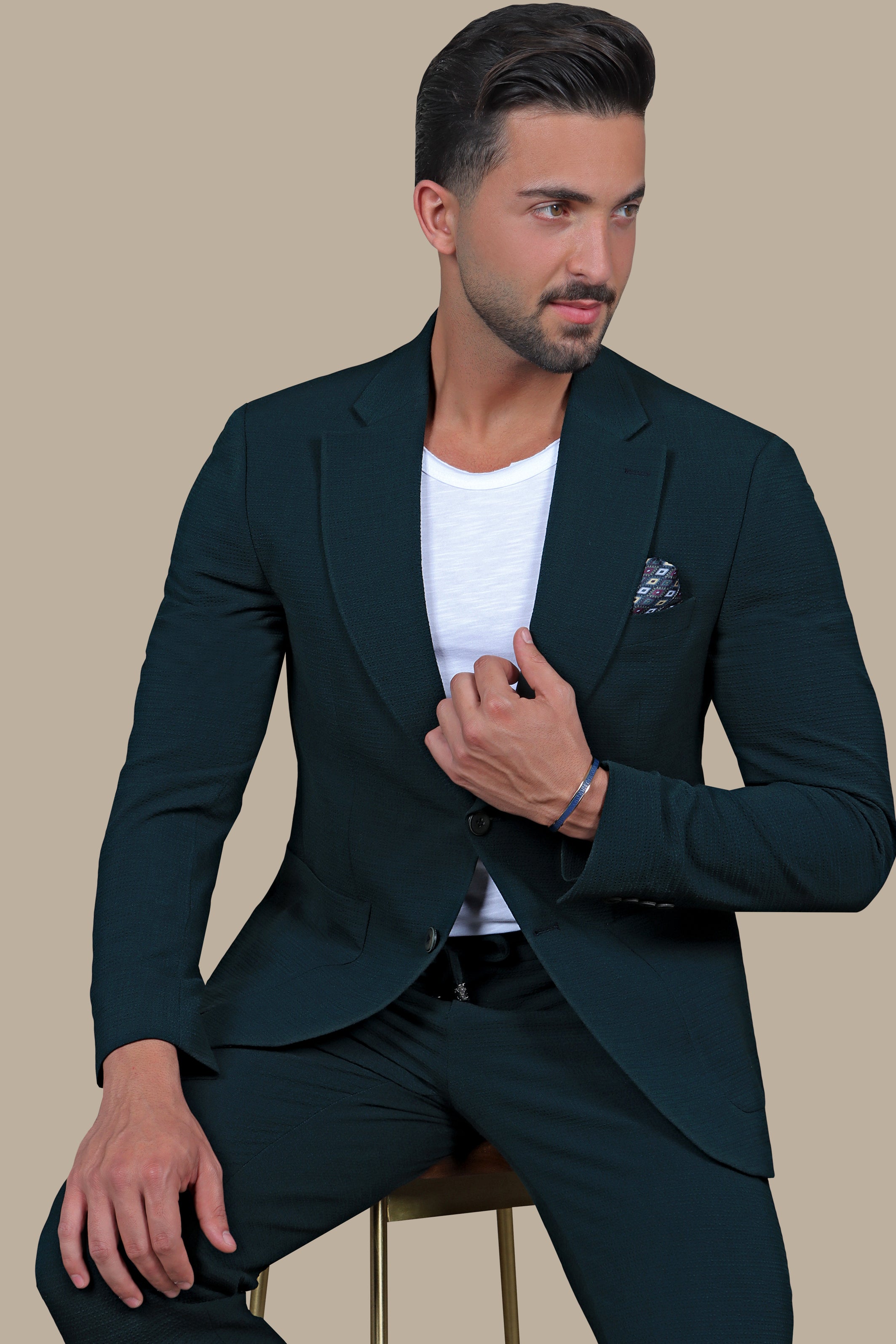 Green Oasis Travel Suit: Stylish Patch Pocket Edition