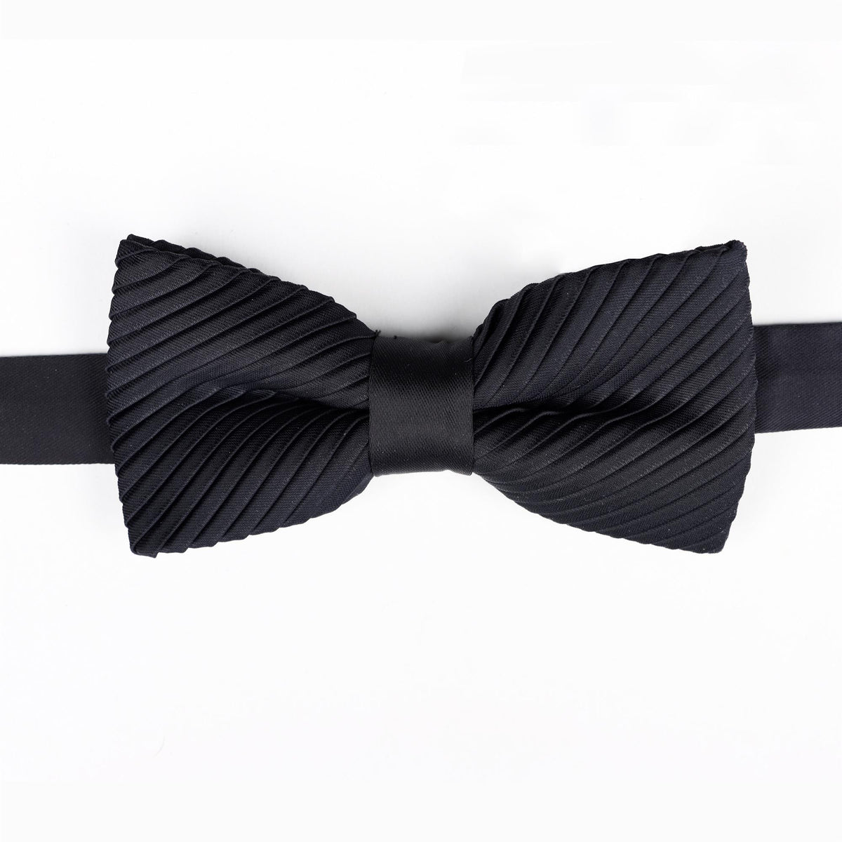 Pleated bowtie